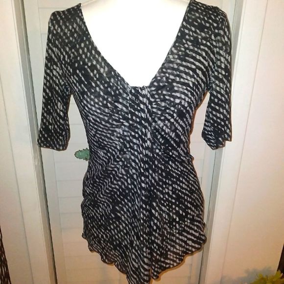 Kenneth Cole stretch black cream womens v-neck blouse elbow length sleeves Sz. M - Picture 2 of 8